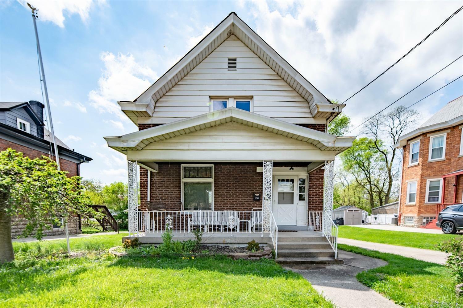 Property Photo: 3739 St Martins Place OH 45211