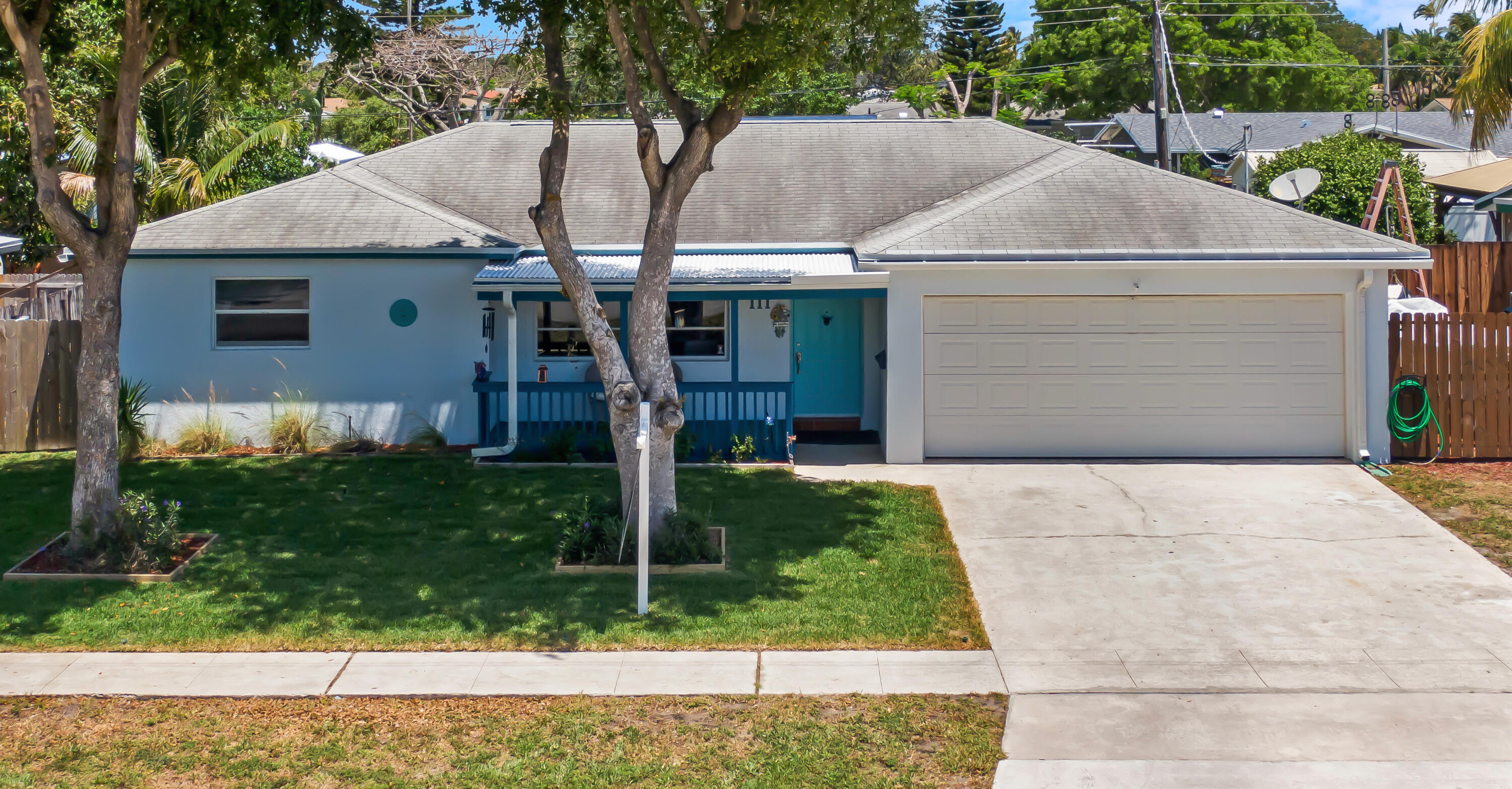 Property Photo:  111 SE 14th Place  FL 33441 