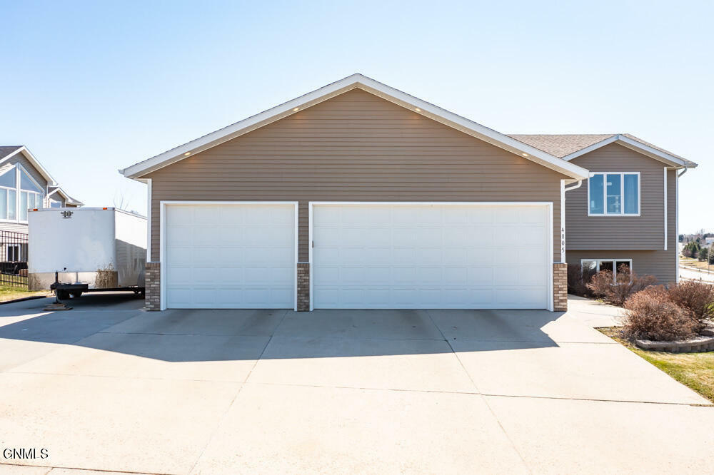 Property Photo:  4805 Golden Wave Drive  ND 58503 