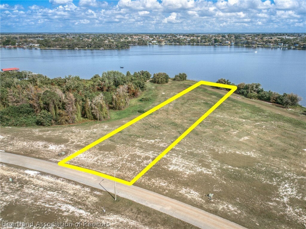 Property Photo:  482 Sunset Pointe Drive  FL 33852 