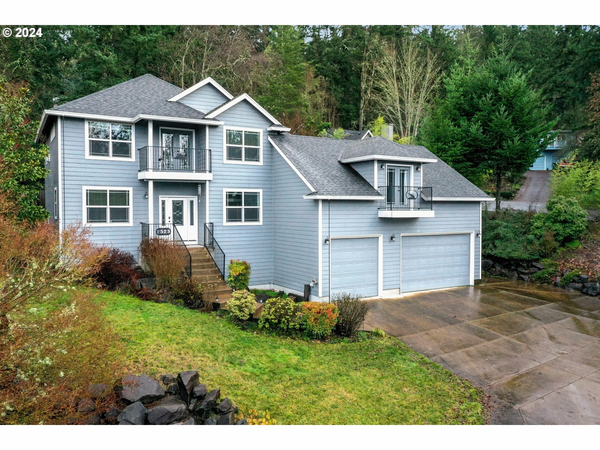Property Photo: 2523 Park Forest Dr OR 97405