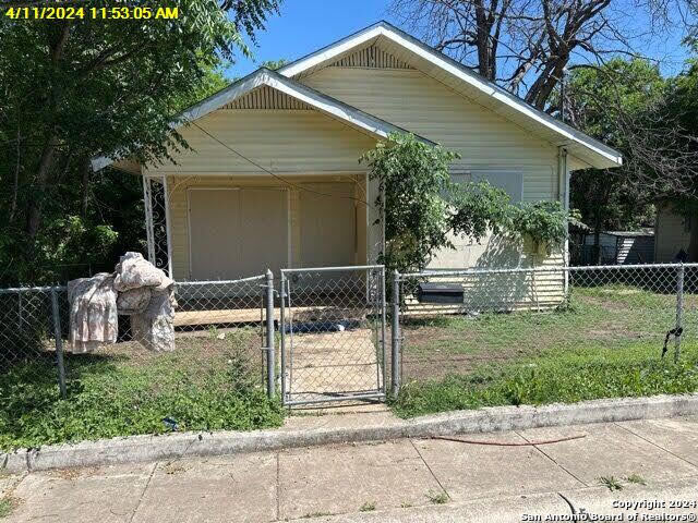 507 Blue Bonnet St  San Antonio TX 78202 photo
