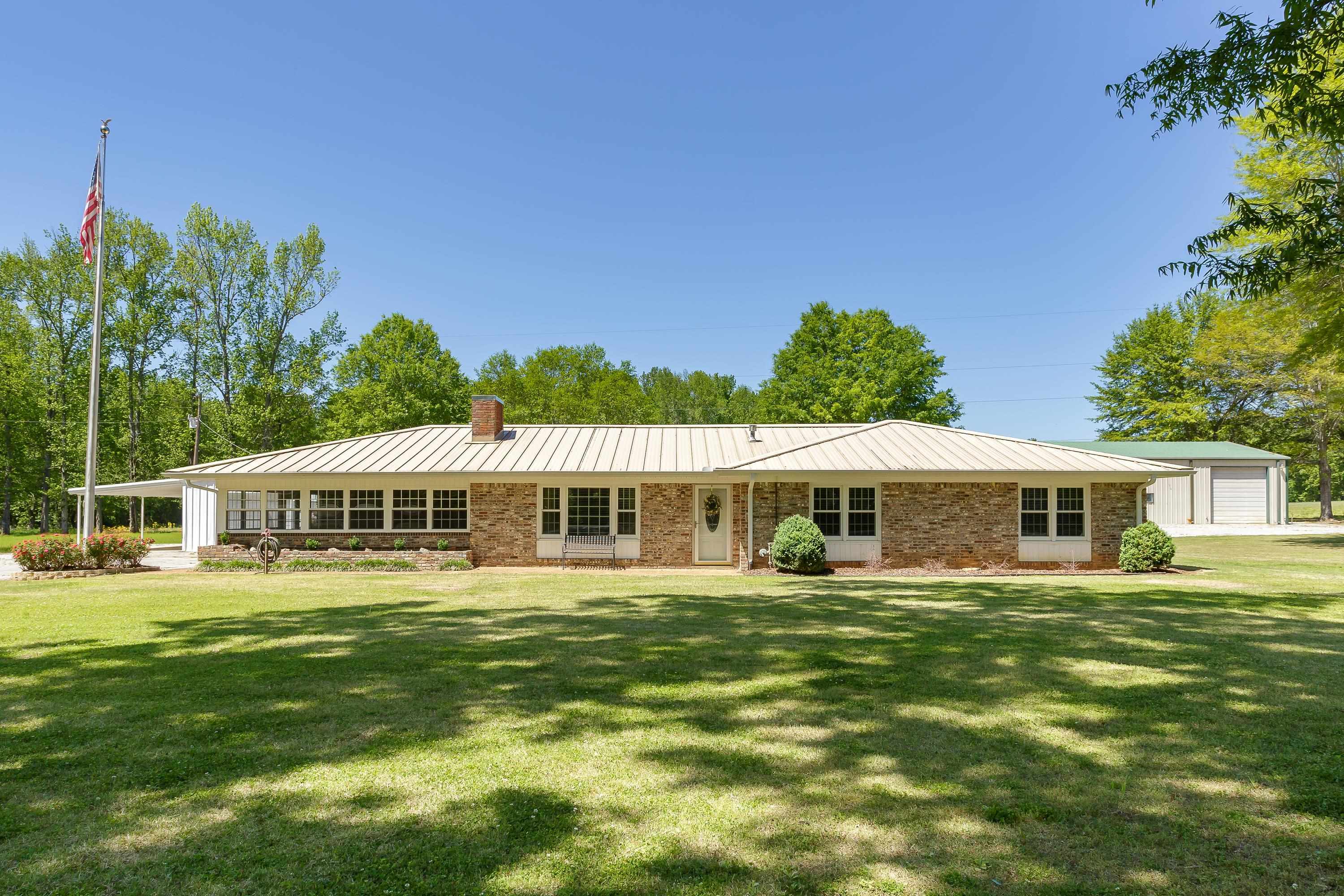 Property Photo:  2105 Co Rd 61  AL 35634 - FLORENCE 