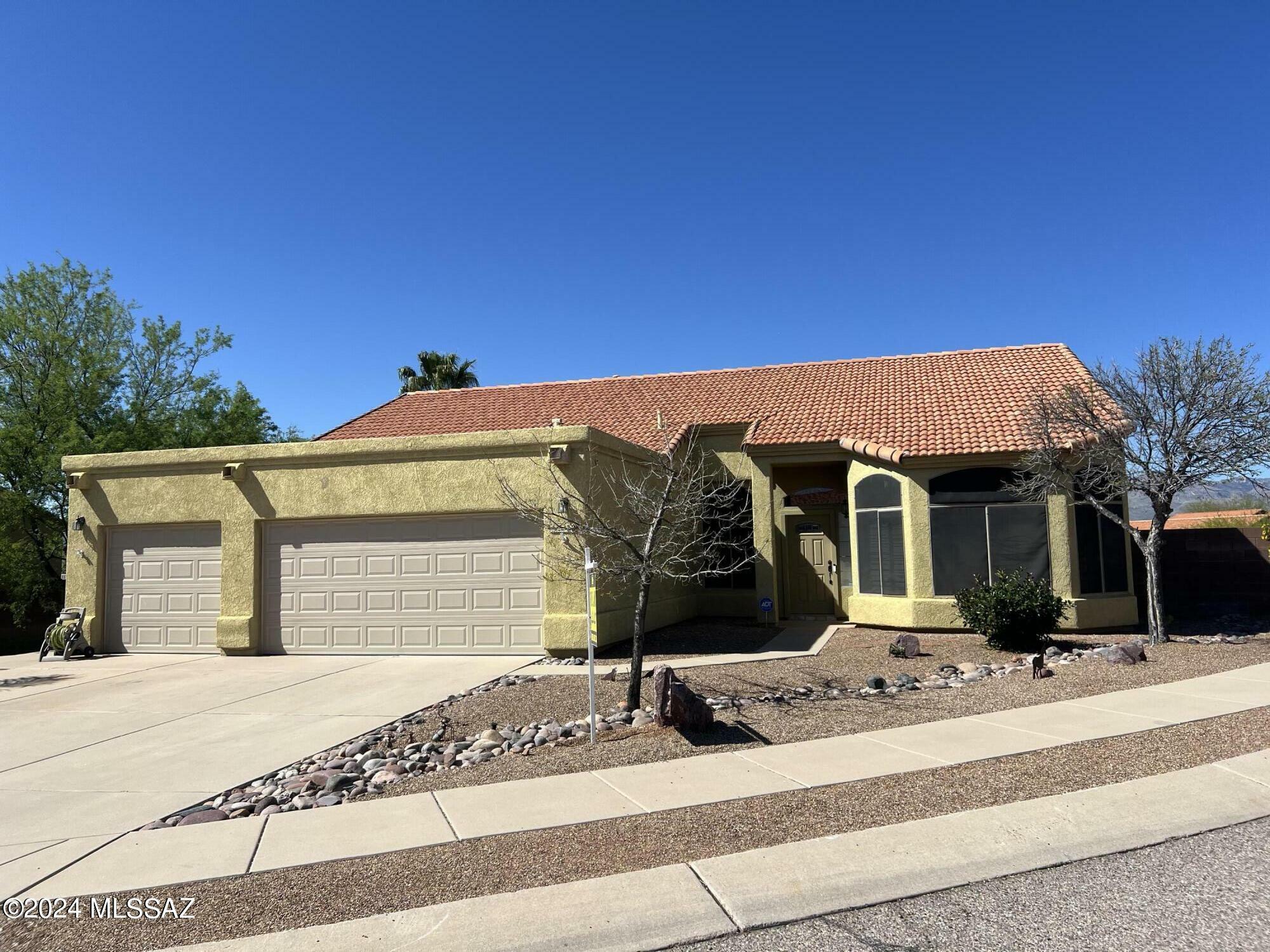 Property Photo:  1130 S Paperflower Avenue  AZ 85748 