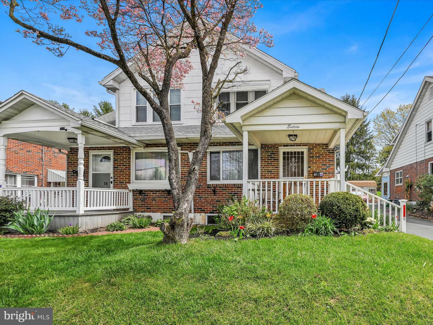 Property Photo:  16 E Orange Street  PA 17522 