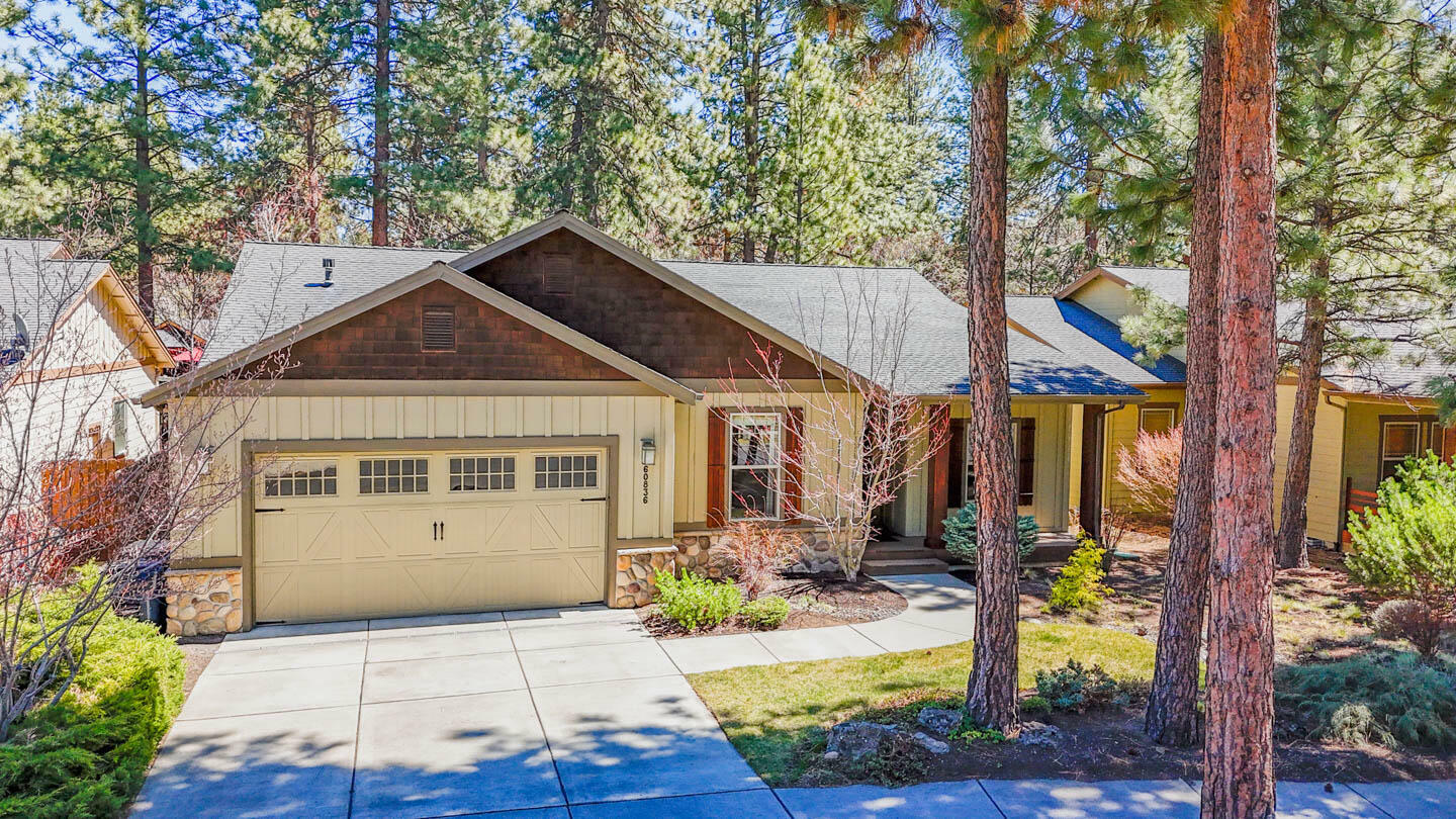 Property Photo: 60836 Yellow Leaf Street OR 97702