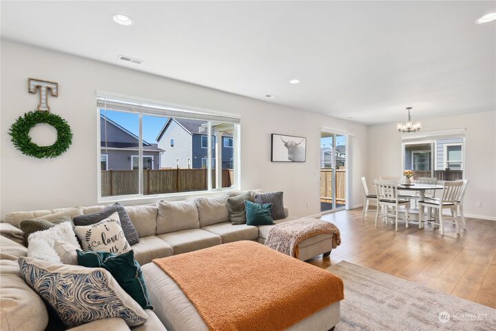 Property Photo:  633 S Page Street  WA 98321 