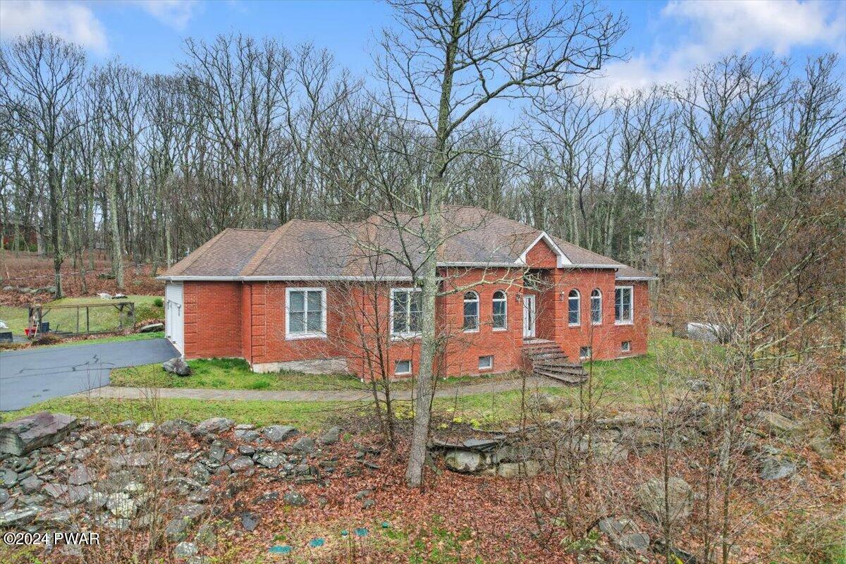 Property Photo:  212 Rodeo Drive  PA 18428 