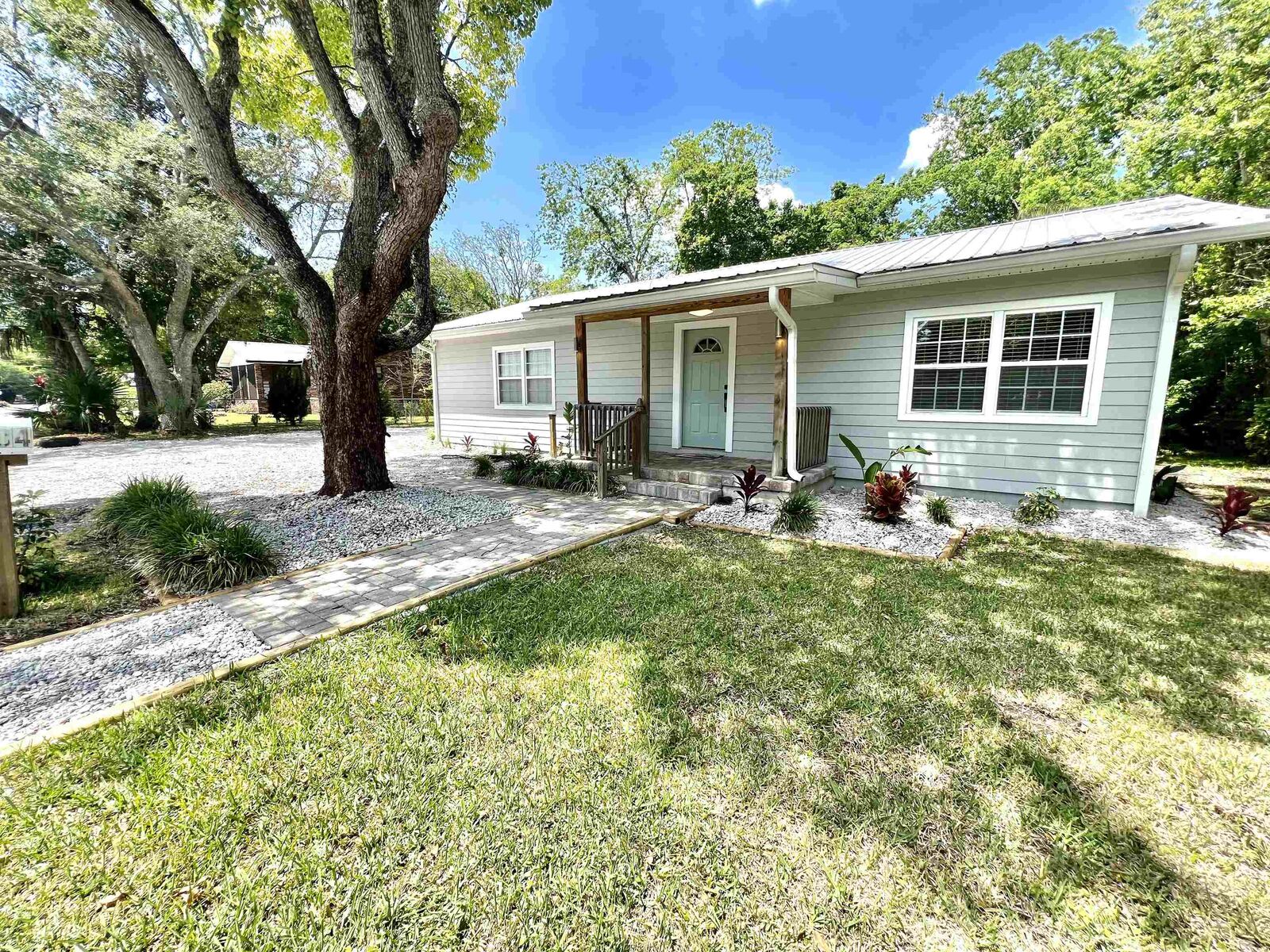 Property Photo: 804 W 2nd St FL 32084