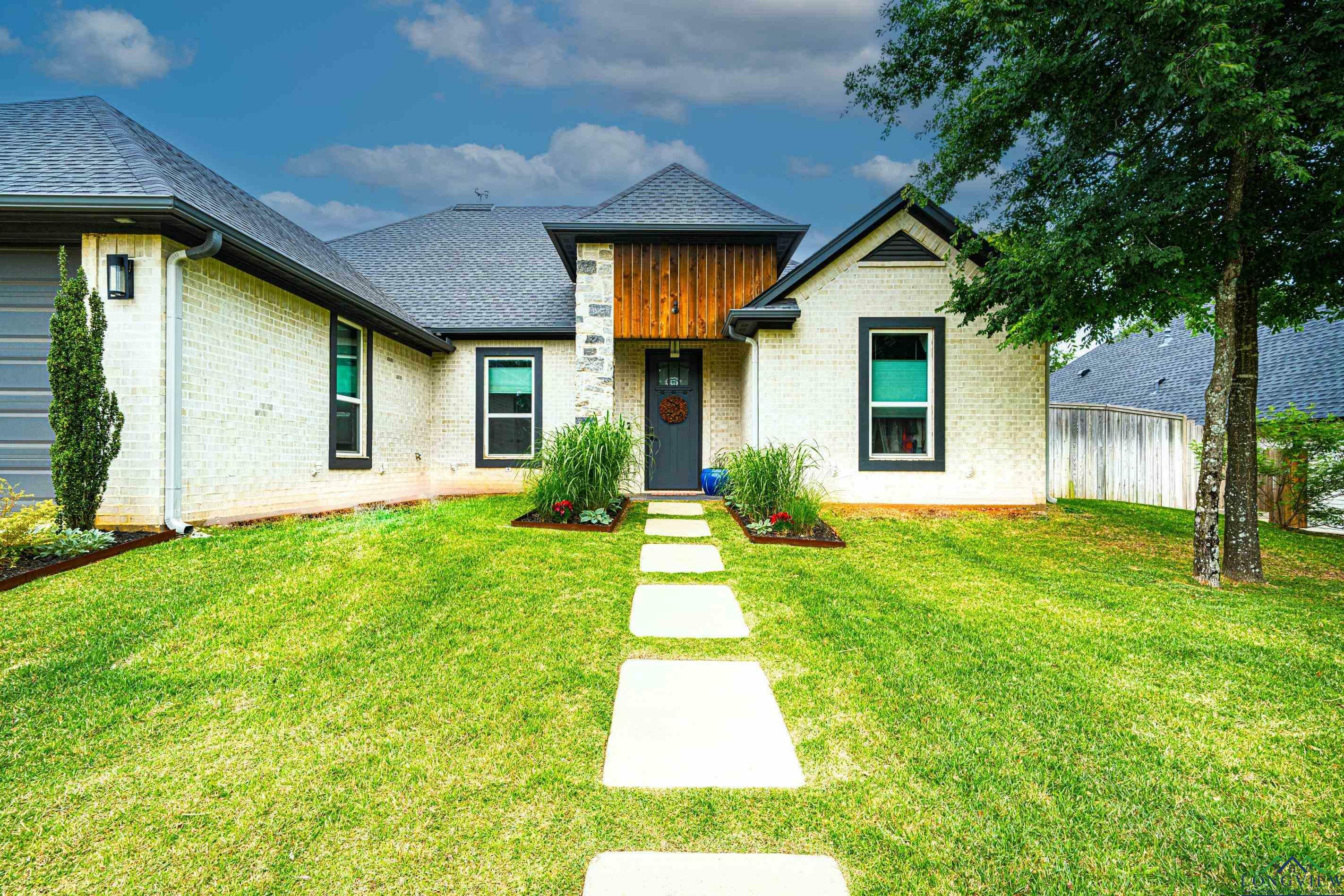 Property Photo:  2423 Clayton St.  TX 75605 