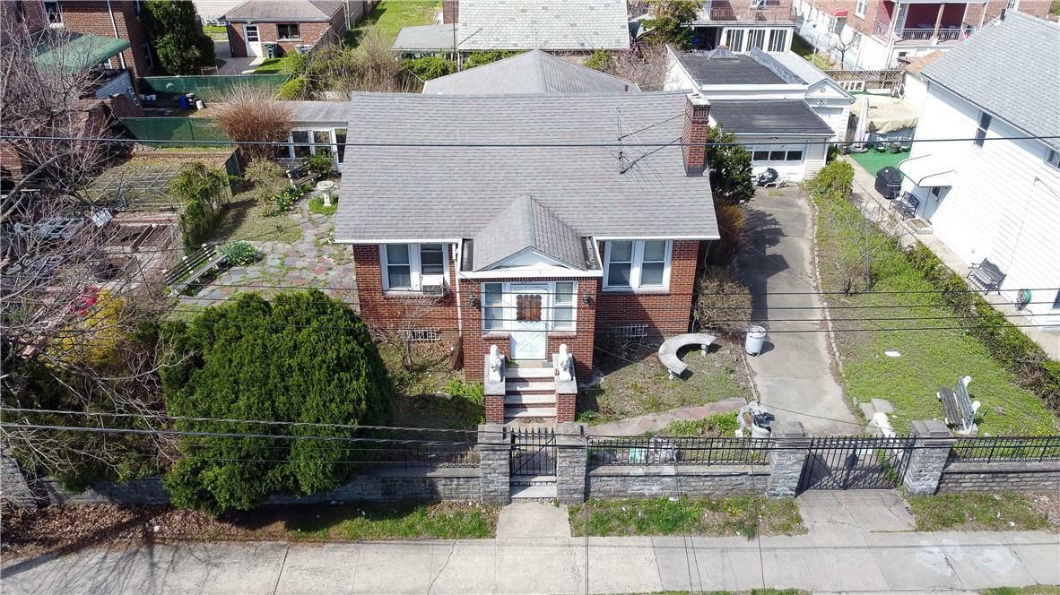 Property Photo:  2217 Seymour Avenue  NY 10469 