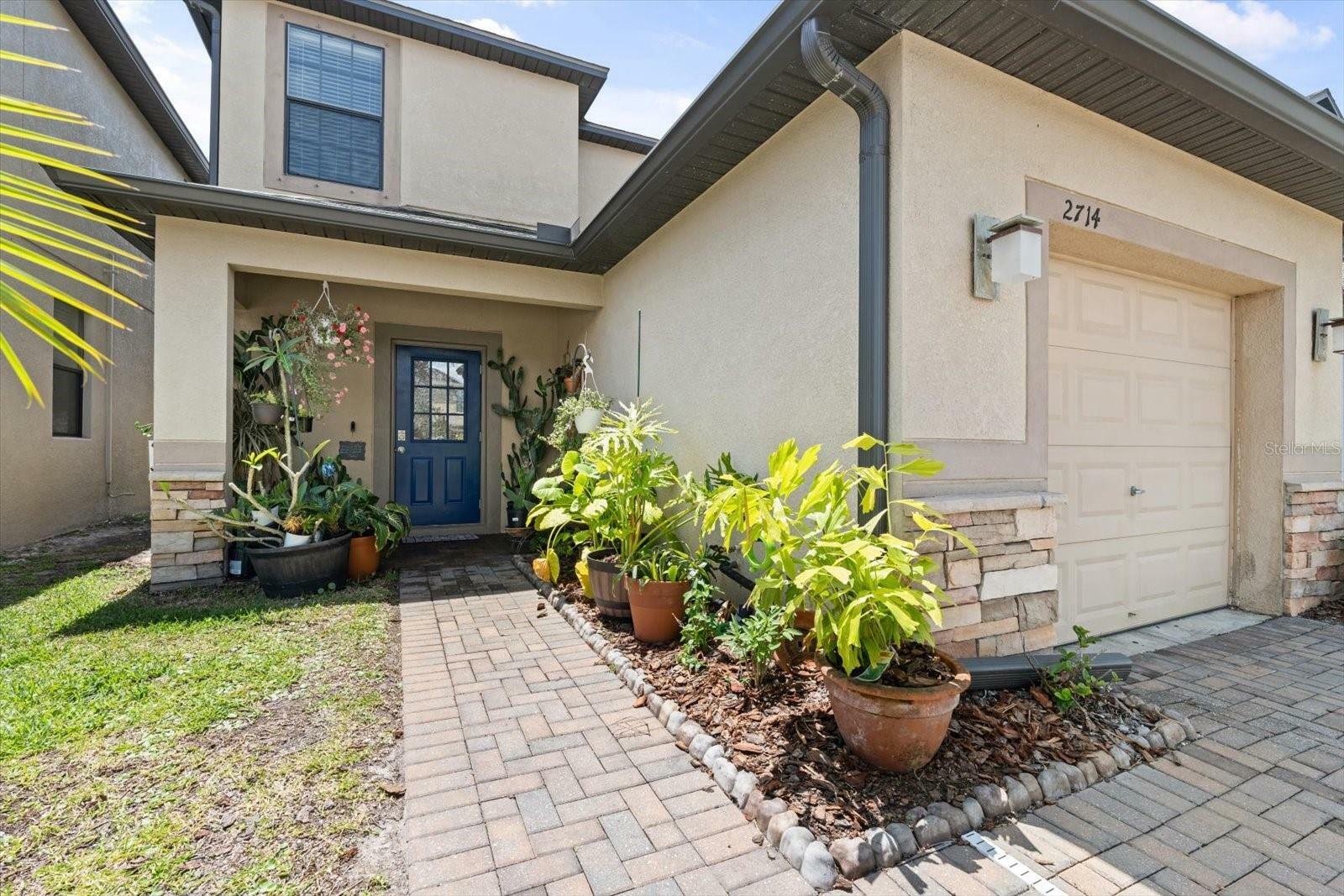 Property Photo:  2714 Garden Falls Drive  FL 33511 