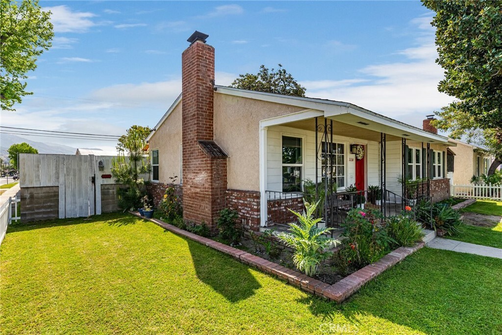 Property Photo:  2238 N Keystone Street  CA 91504 