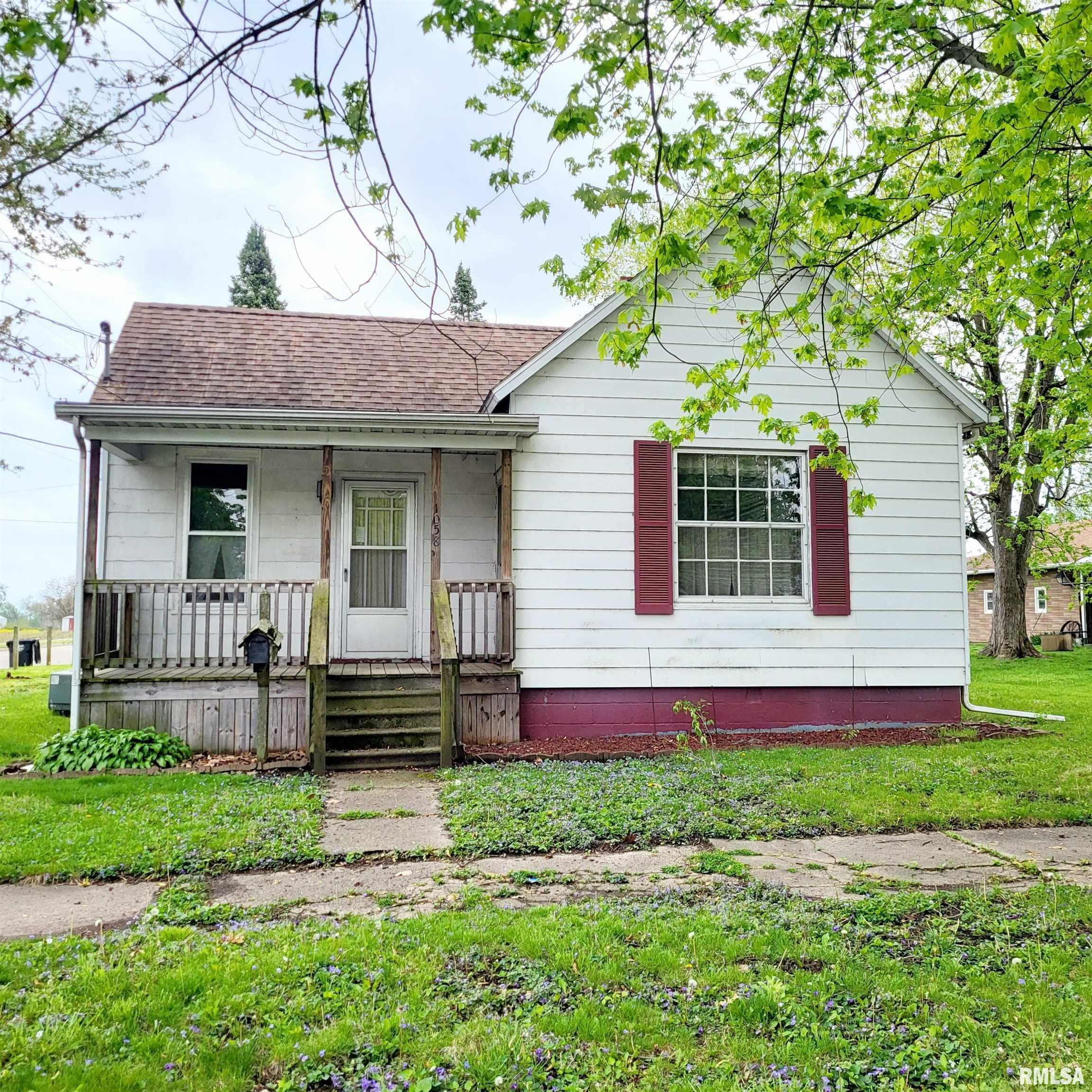 Property Photo:  1058 E Elm Street  IL 61520 