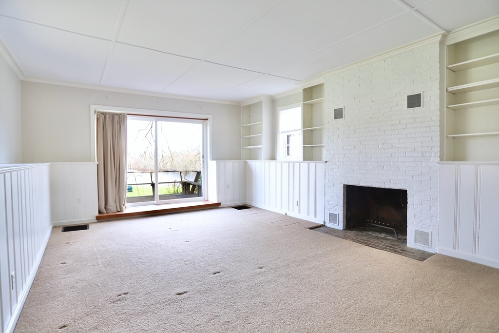 Property Photo:  422 Monument St A  MA 01742 