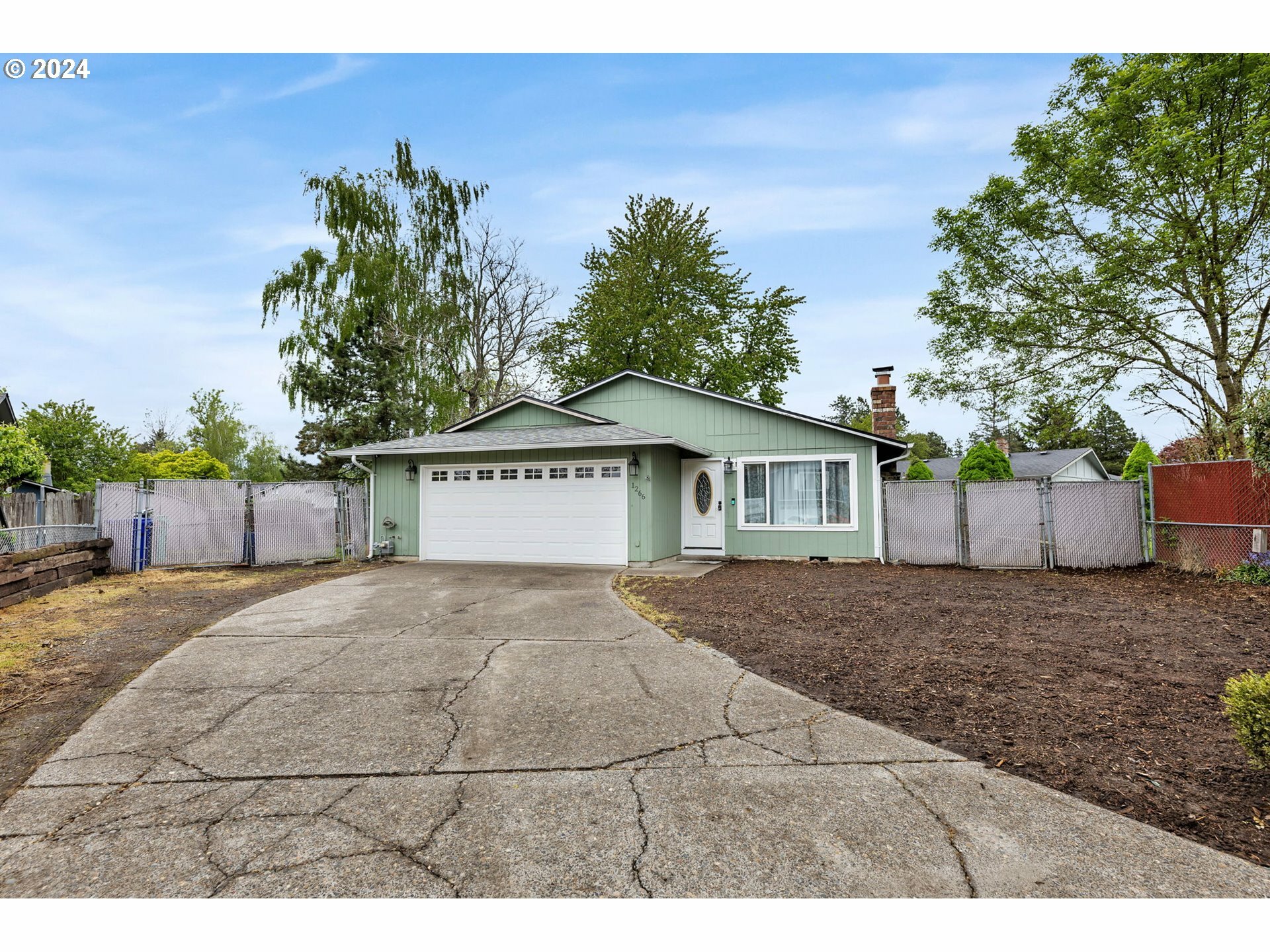 Property Photo: 1266 NE Hacienda Ln OR 97030