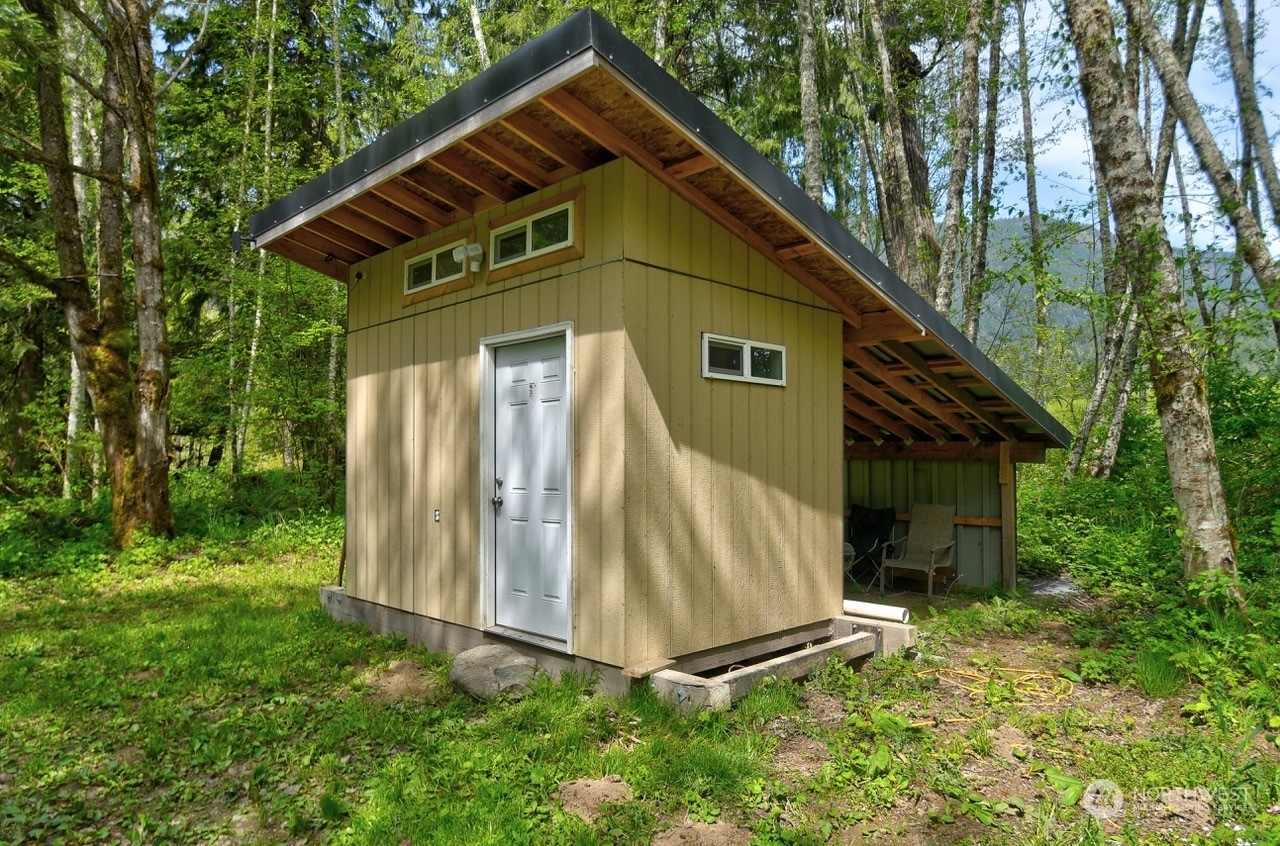 Property Photo:  204 Burton Creek Road  WA 98937 