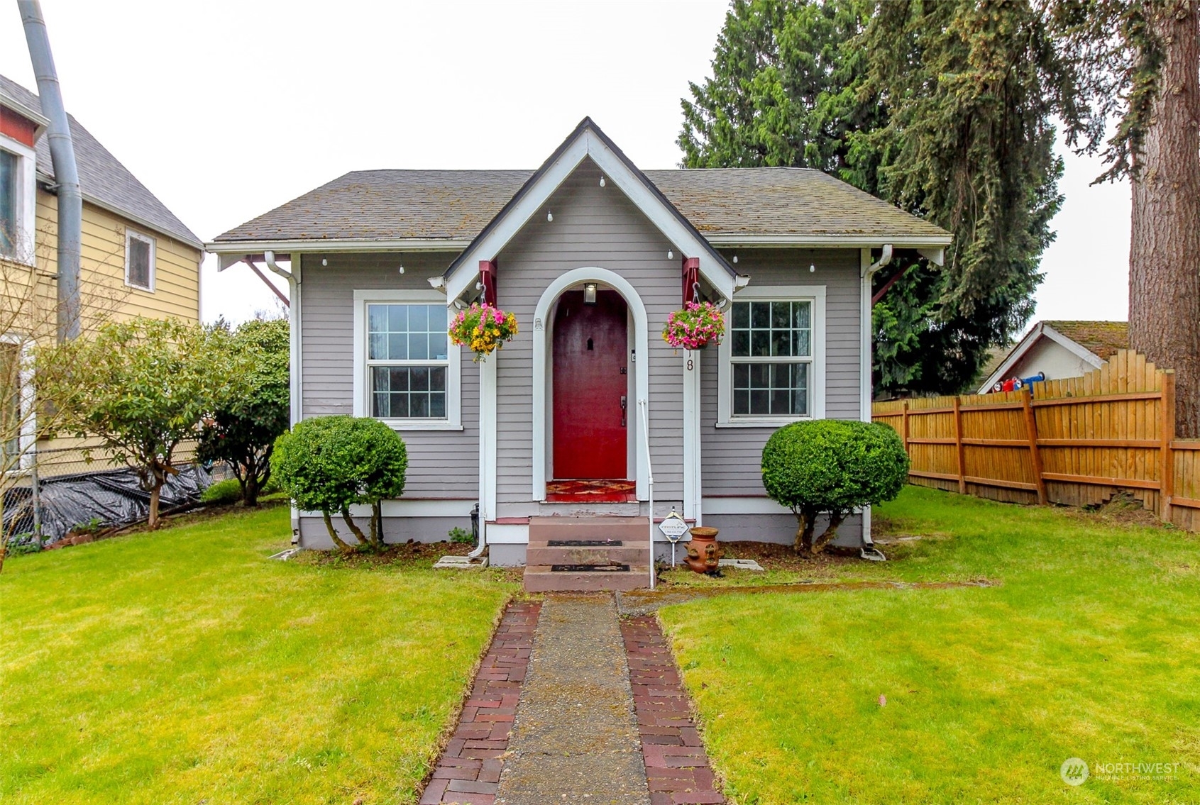 Property Photo:  318 D Street SE  WA 98002 