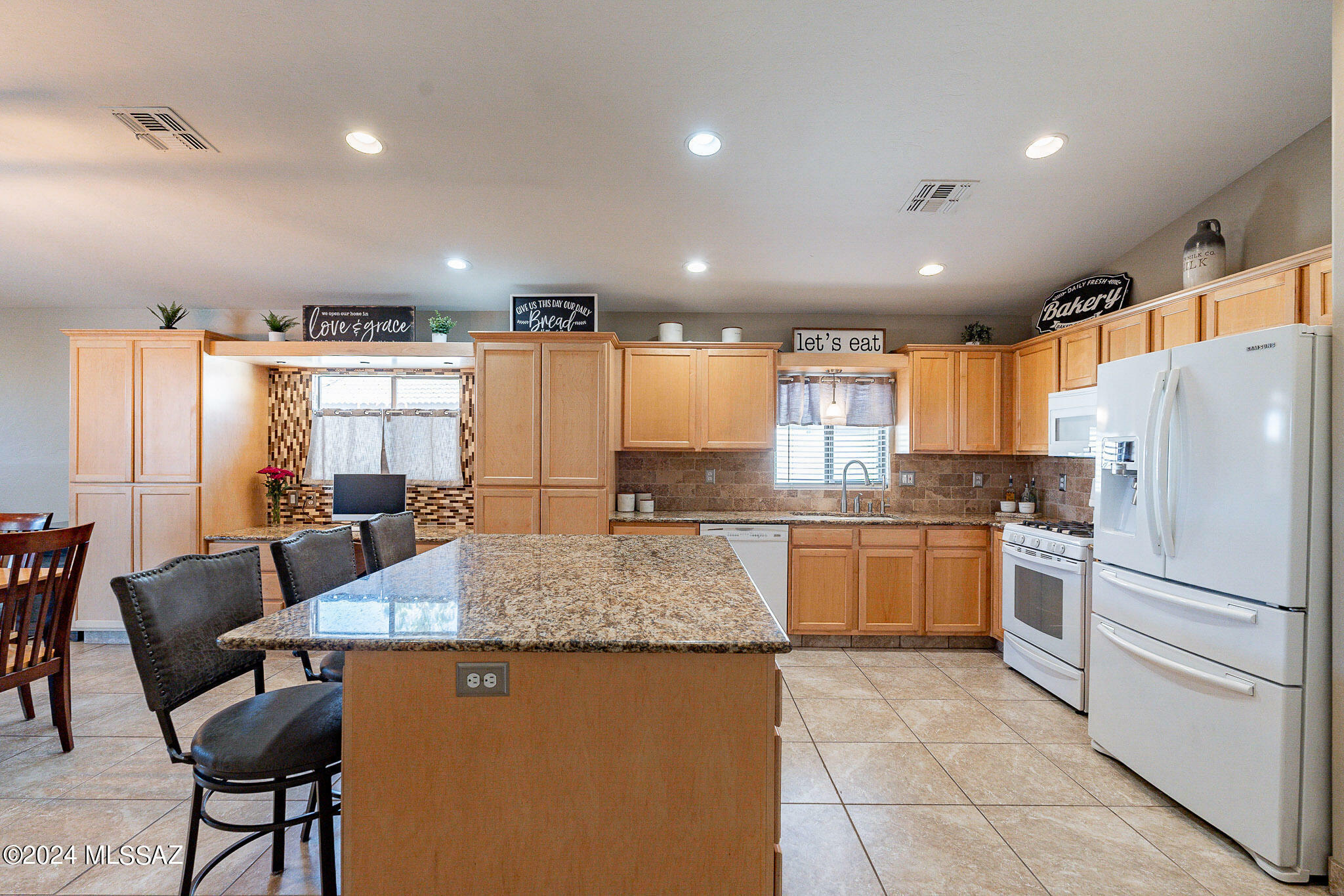 Property Photo: 6952 W Tacna Drive AZ 85743