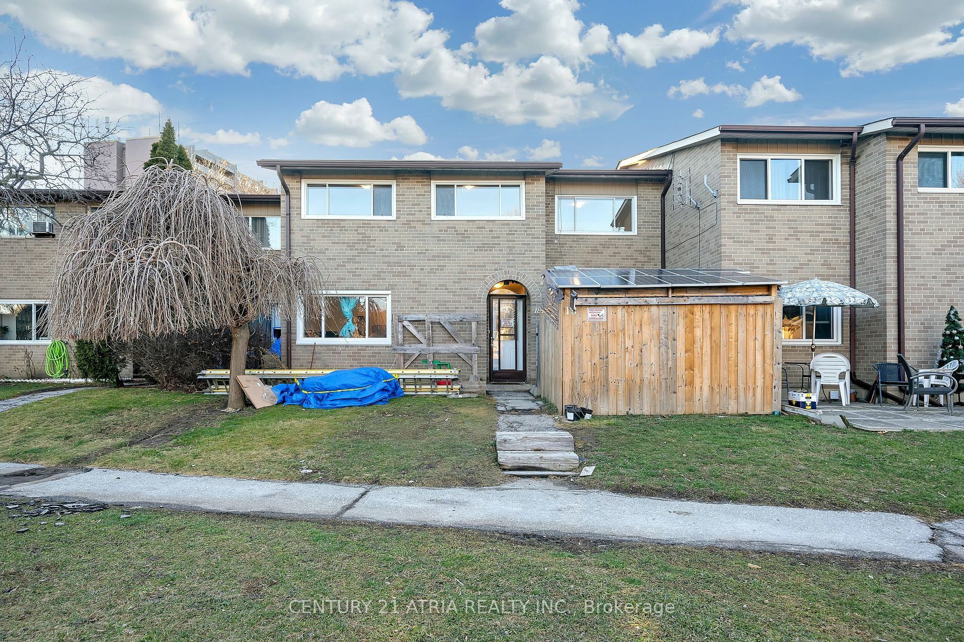 Property Photo:  73 Driftwood Ave 18  ON M3N 2M7 