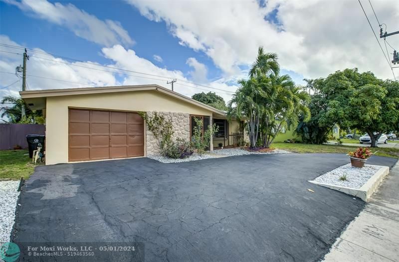 Property Photo:  5760 NE 18th Ave  FL 33334 