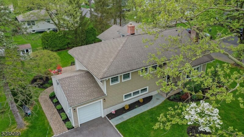 Property Photo:  261 Eton Pl  NJ 07090 