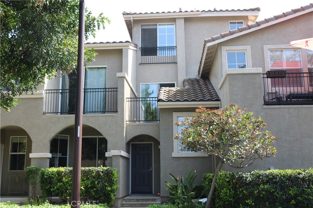 Property Photo:  2211 Crescent Oak  CA 92618 