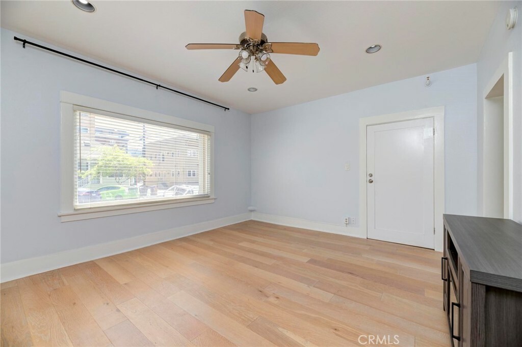 Property Photo:  323 W 4th Street 101  CA 90802 