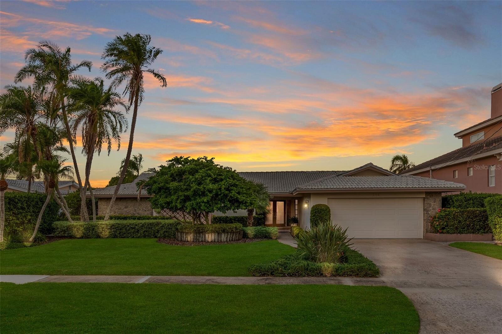 Property Photo: 216 Palm Island SW FL 33767