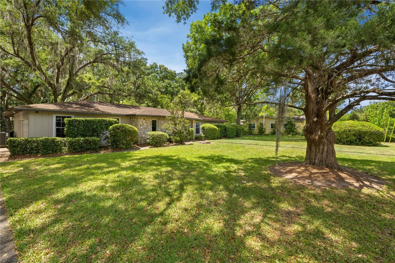 Property Photo: 4025 NW 46th Avenue FL 32606