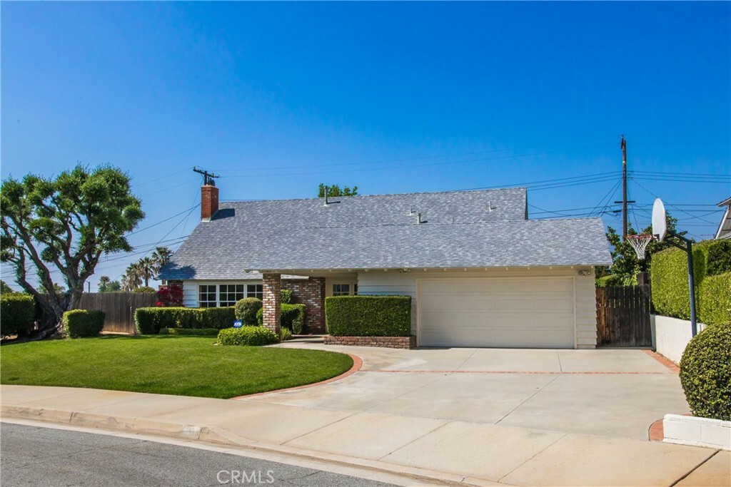 Property Photo:  1411 Pleasantview Drive  CA 92374 