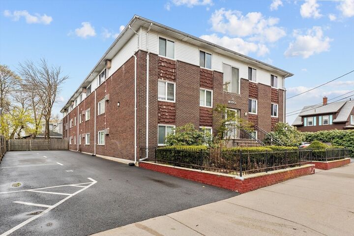 Property Photo: 70 Mudge Street 22 MA 01902