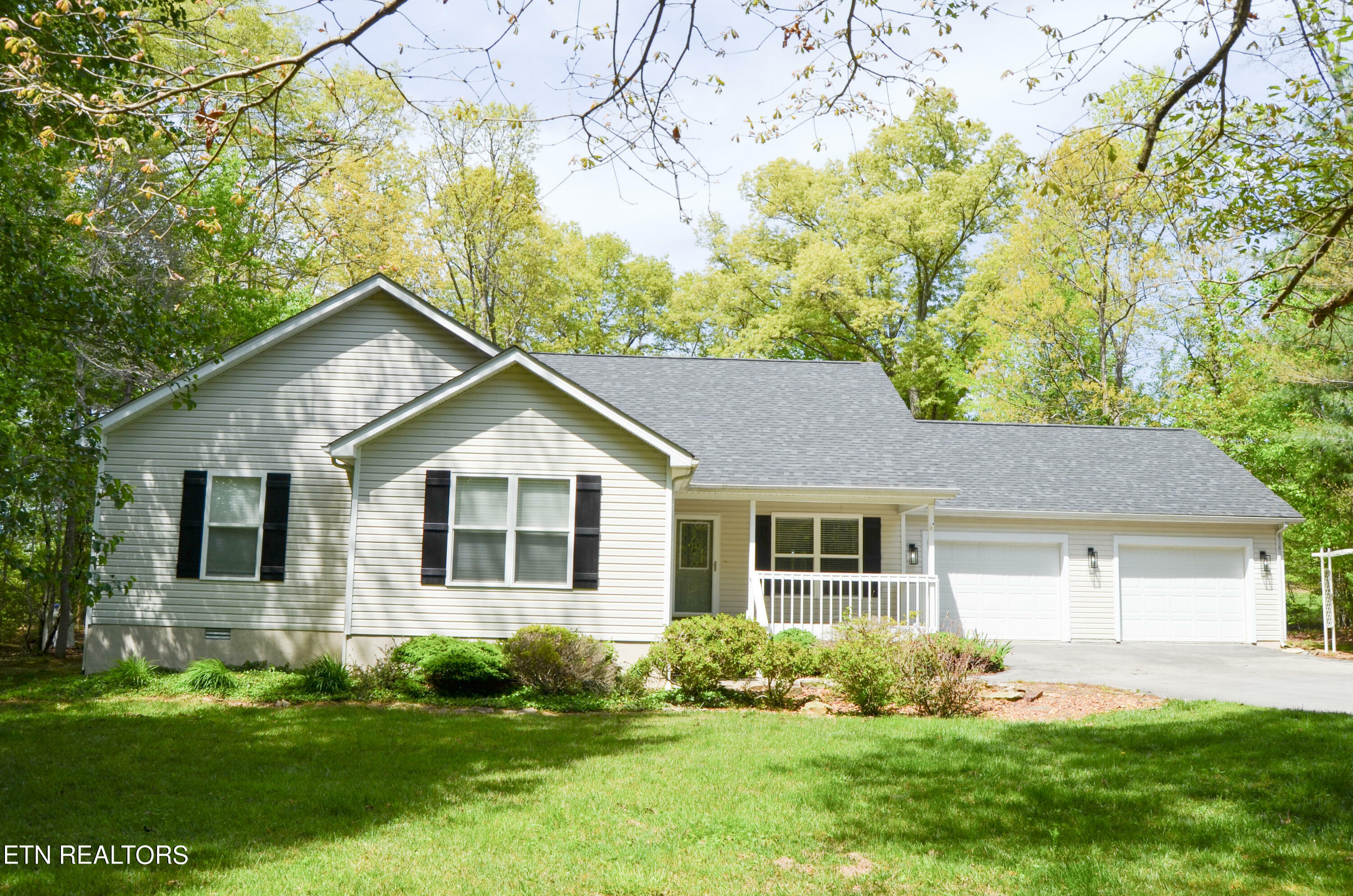 Property Photo:  329 Hilltop Drive  TN 38555 