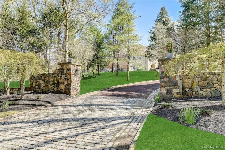 Property Photo: 4 Cowdray Park Drive NY 10504