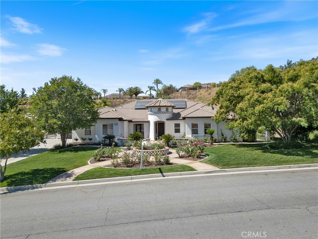 Property Photo: 720 Creekside Drive CA 92373