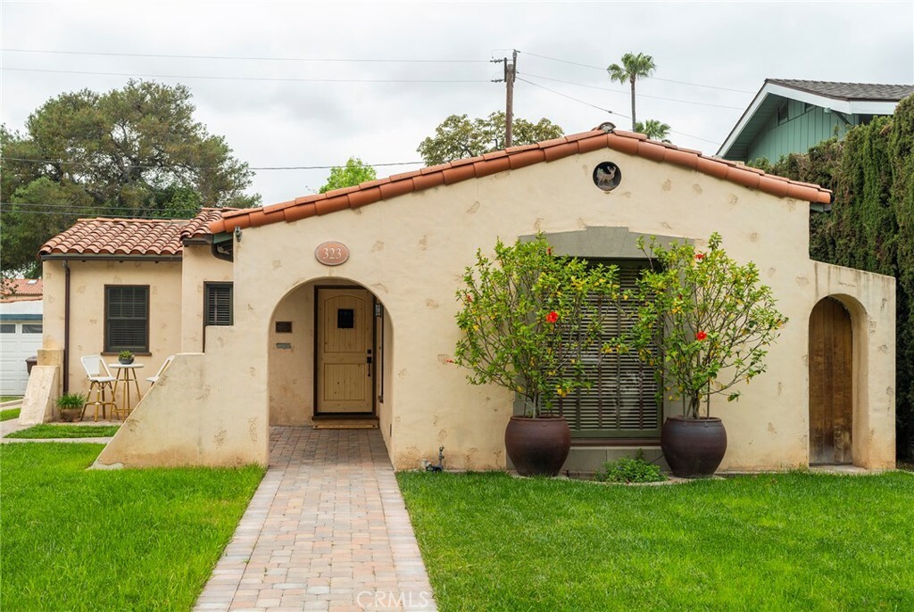 Property Photo:  323 S Citron Street  CA 92805 