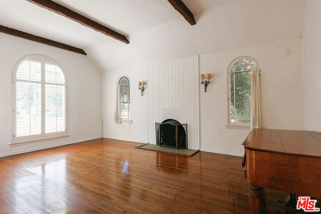 Property Photo: 104 S Almont Drive CA 90048