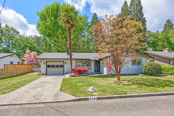 714 SW Cypress Street  Grants Pass OR 97526 photo