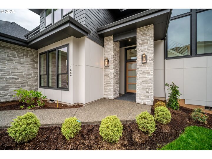 Property Photo: 1669 NW Goodwin St WA 98607