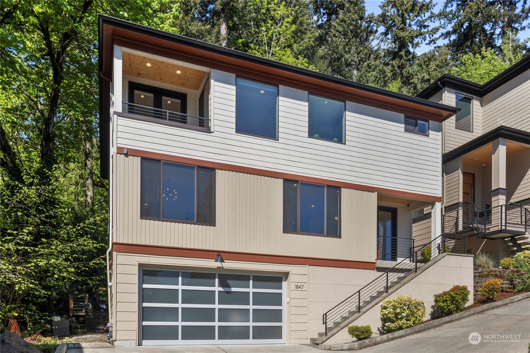 Property Photo:  1847 W Lake Sammamish SE  WA 98008 