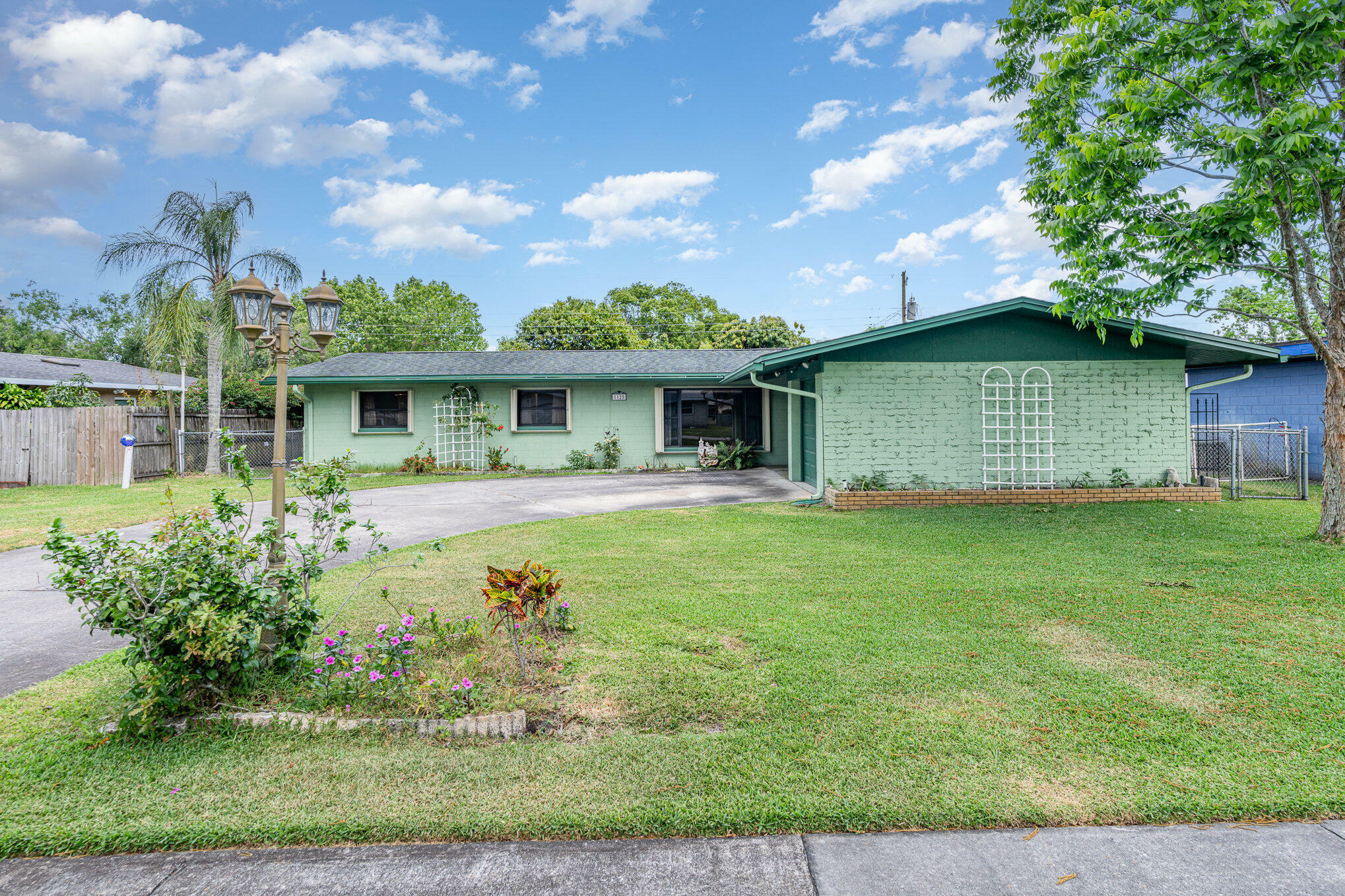 Property Photo:  1125 Linda Avenue  FL 32780 