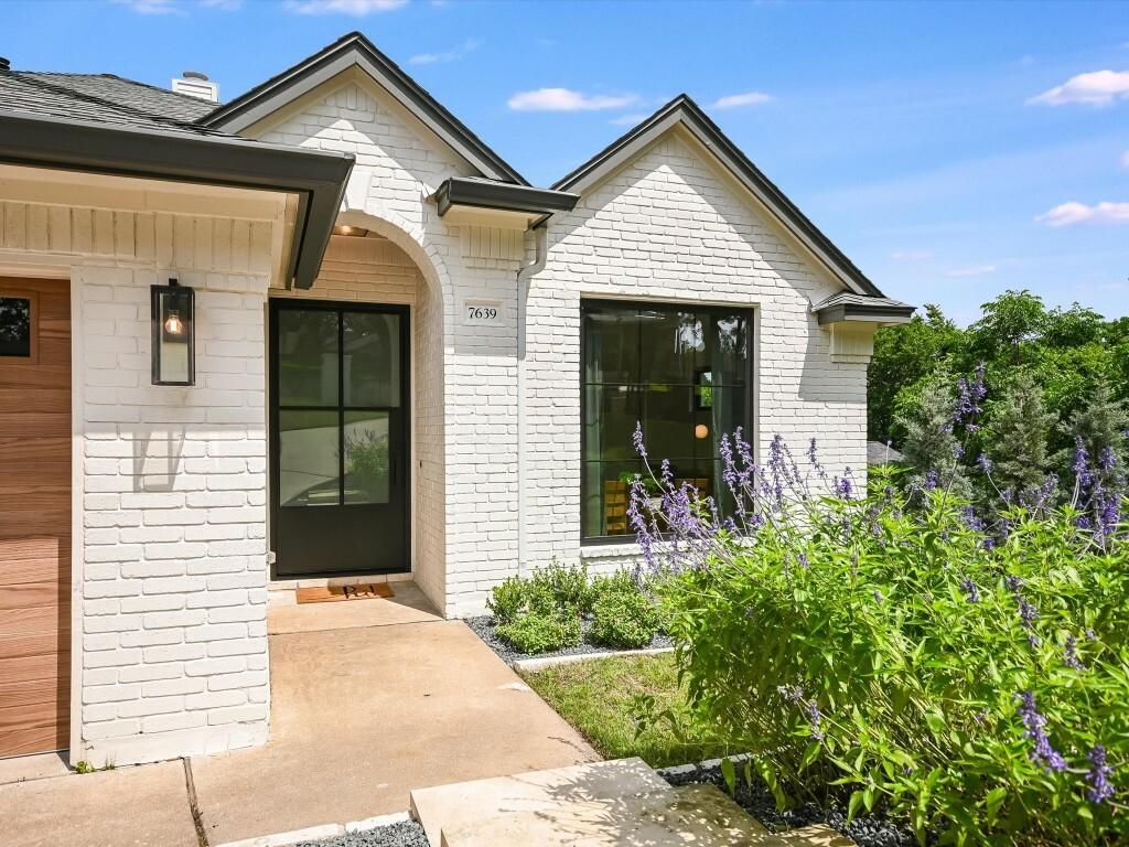 Property Photo:  7639 Parkview Circle  TX 78731 