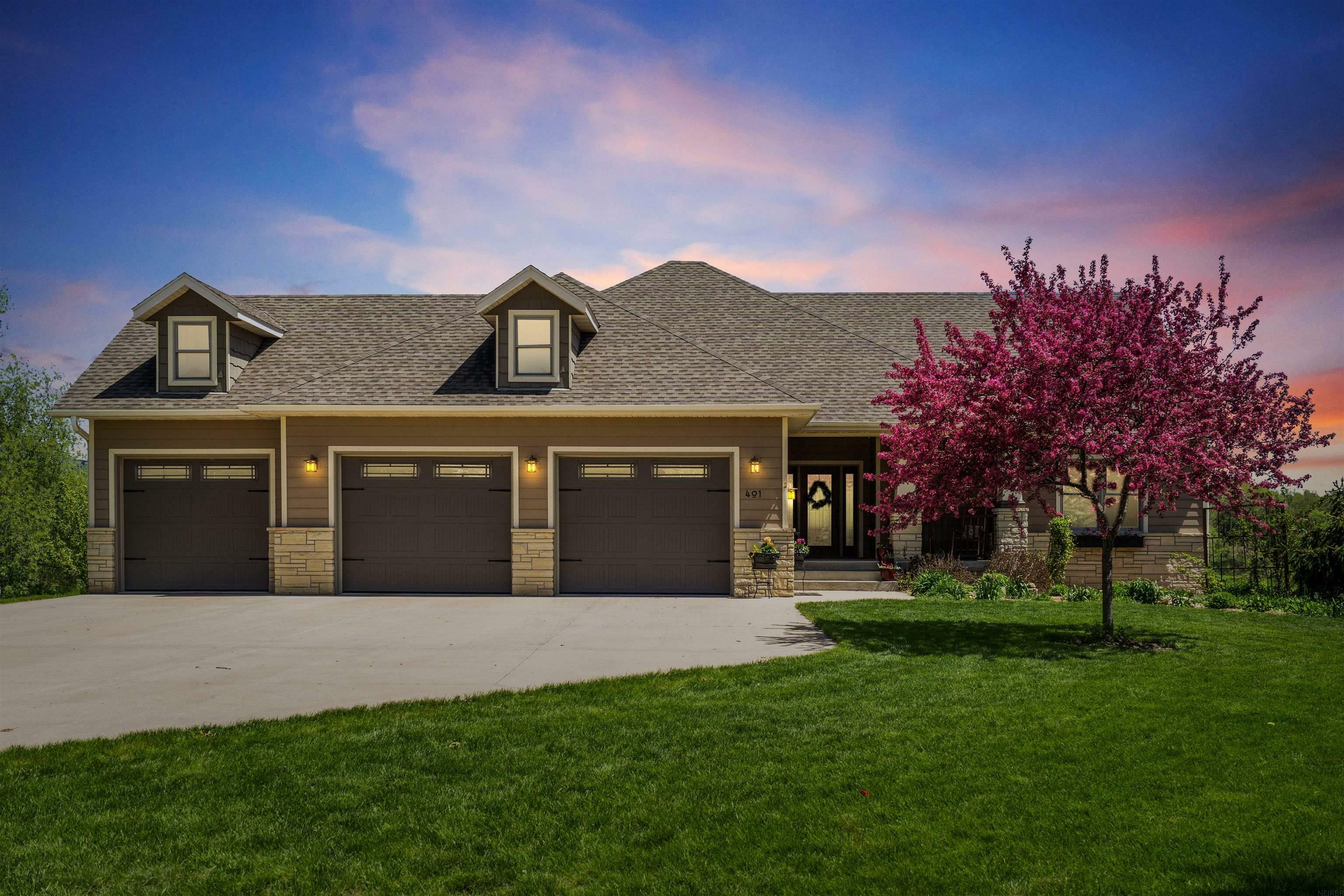 Property Photo: 401 Jones Street IA 52142