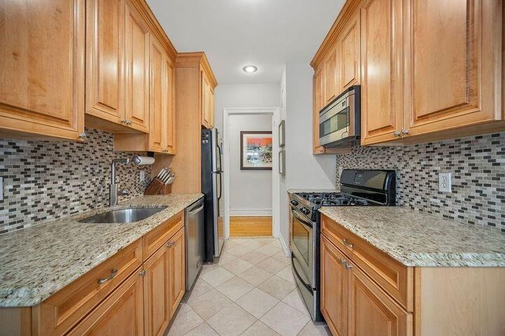 10 Nosband Avenue 3H  White Plains NY 10605 photo