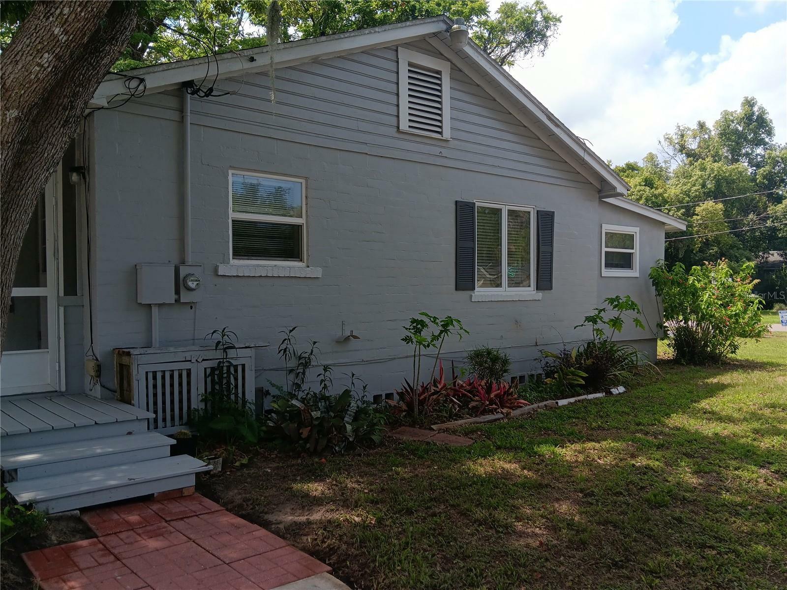 Property Photo:  1002 W Church Street  FL 32720 