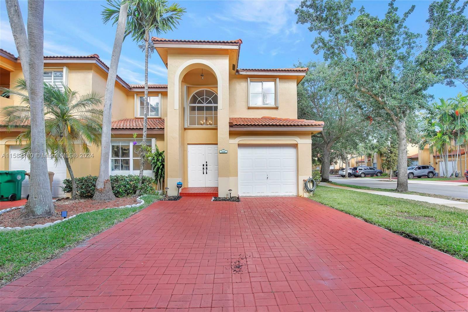 Property Photo:  236 W Sable Palm Way 236  FL 33325 