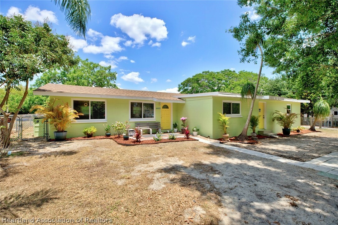 Property Photo:  1150 Rialto Avenue  FL 33870 