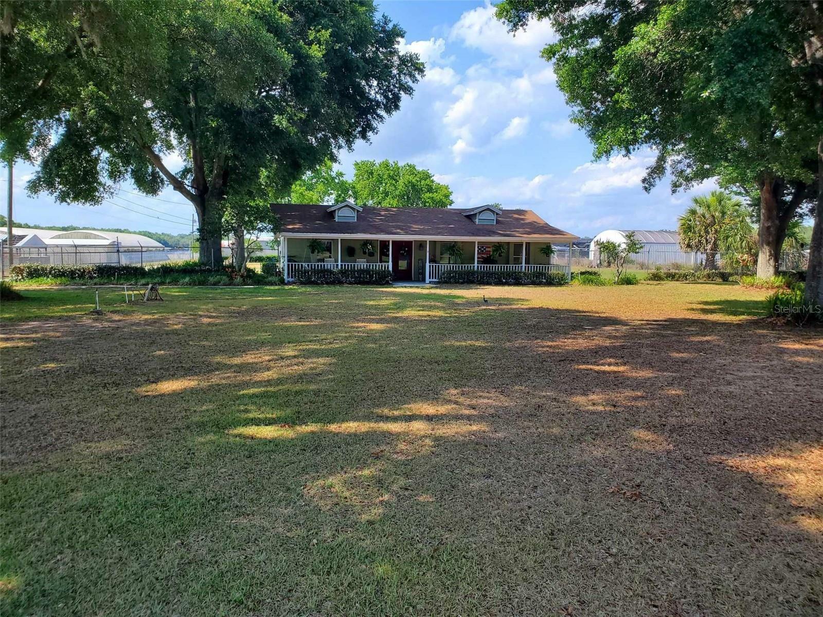 Property Photo: 2103 W Kelly Park Road FL 32712