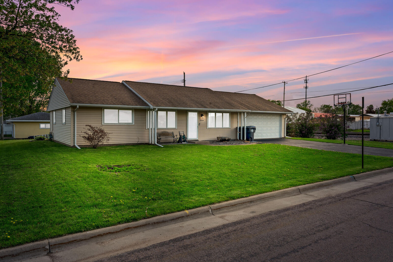 Property Photo:  2830 Ward Ave  WI 54601 