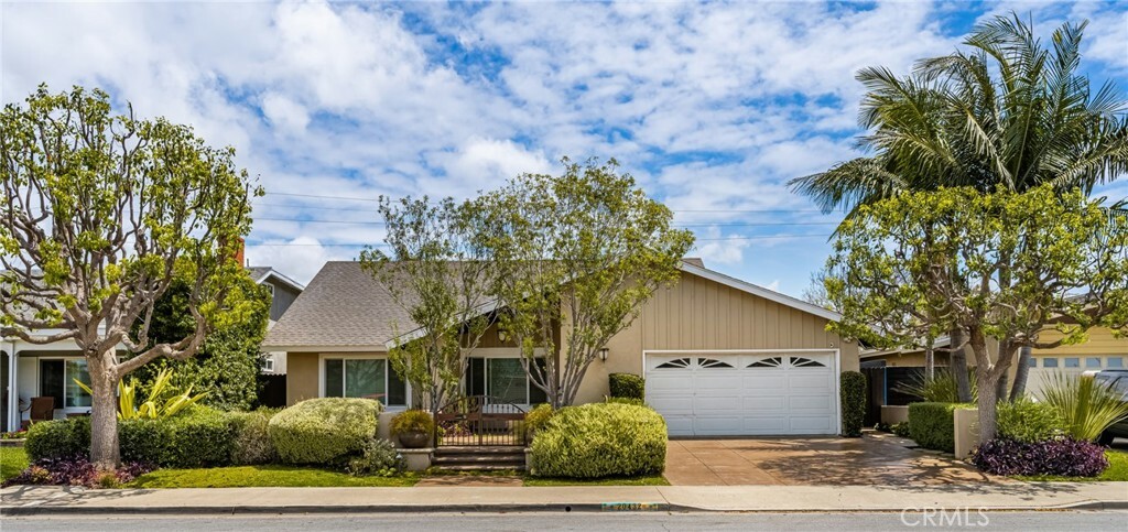 Property Photo:  20432 Harbor Isle Lane  CA 92646 